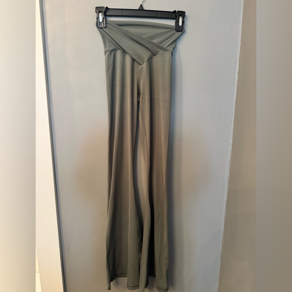 Aerie Offline RealMe Hi-Rise Flare Leggings